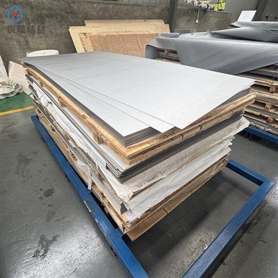 Titanový plech Gr12